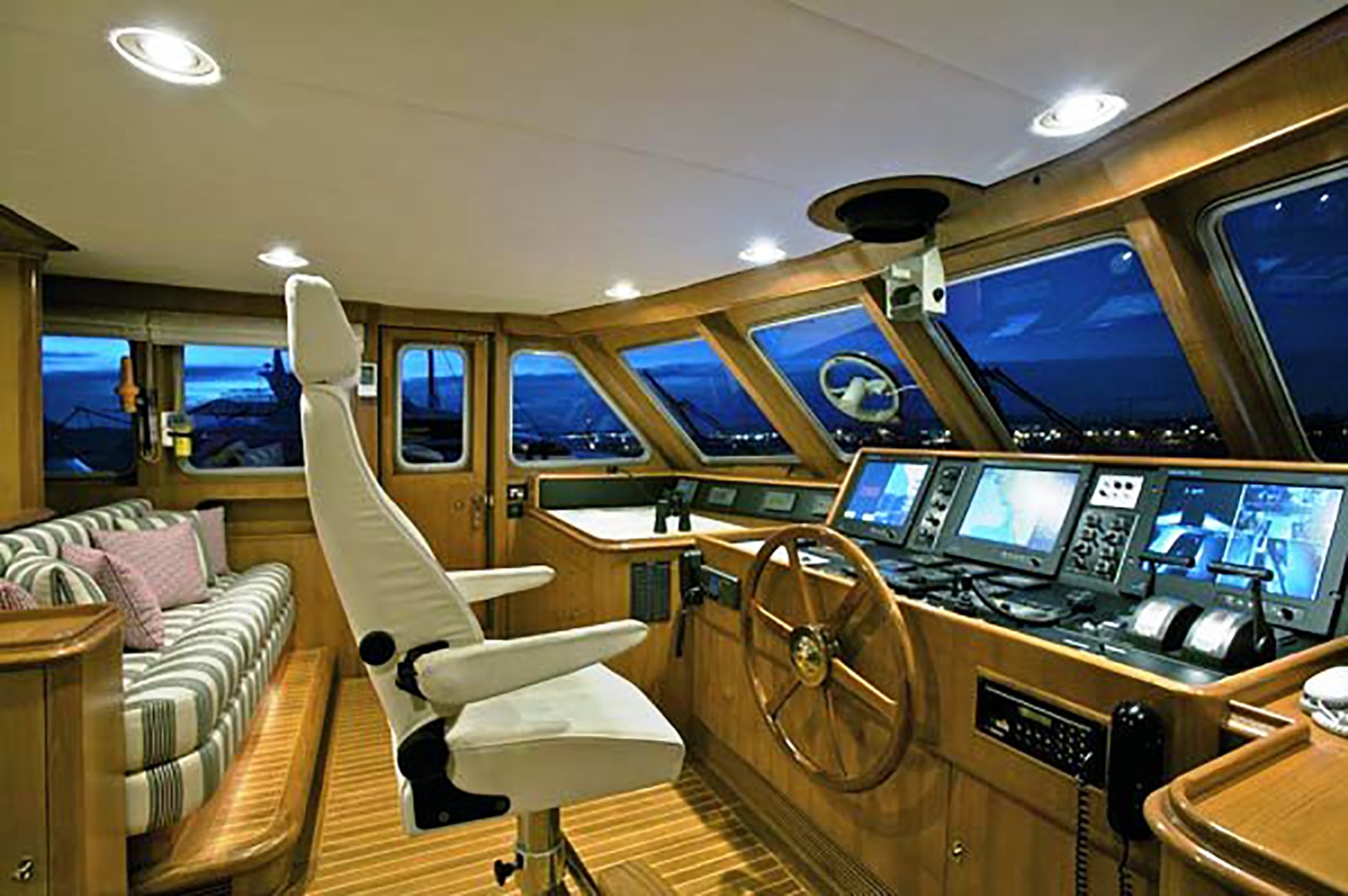 Cockpit Image Gallery Luxury Yacht Browser by CHARTERWORLD